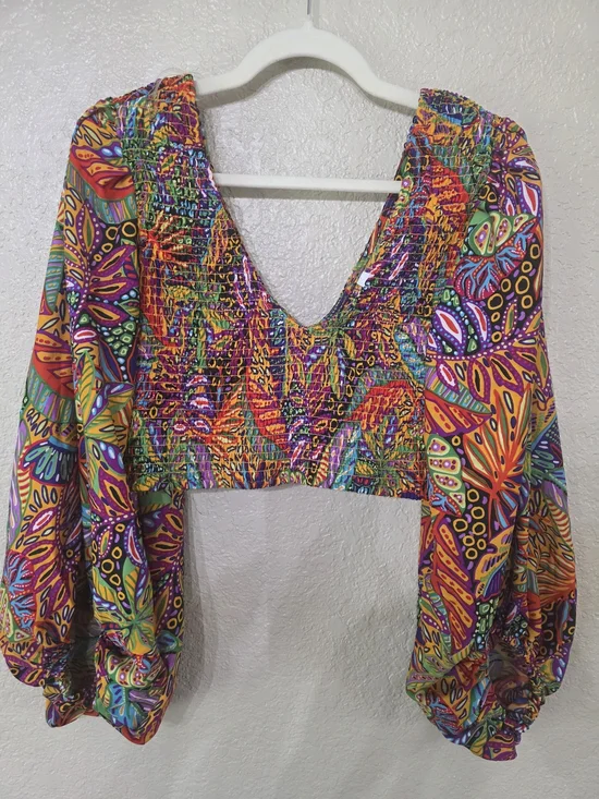 Live 4 Truth Multicolor V-Neck Crop Top with Balloon Sleeves - Picture 2 of 7